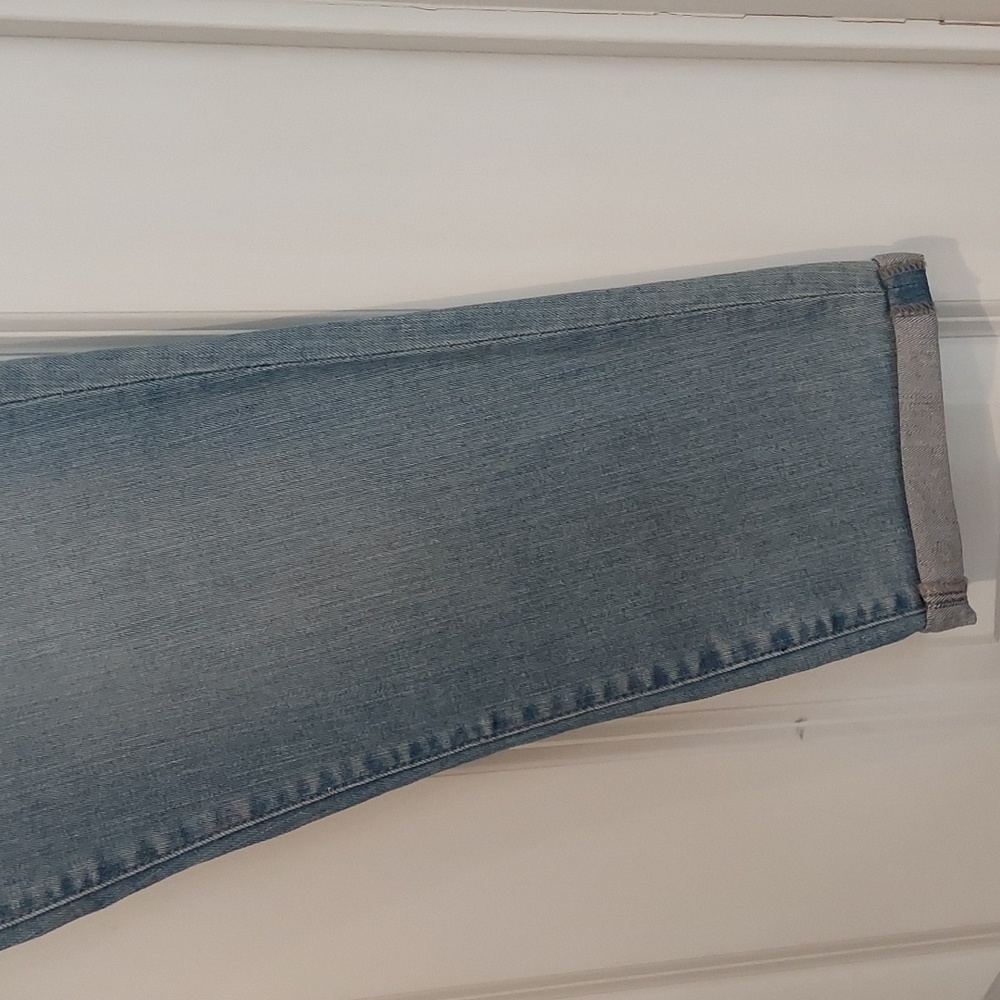 Calvin Klein Women's Light Blue Cropped Jeans. Size 6 - Picture 5 of 8